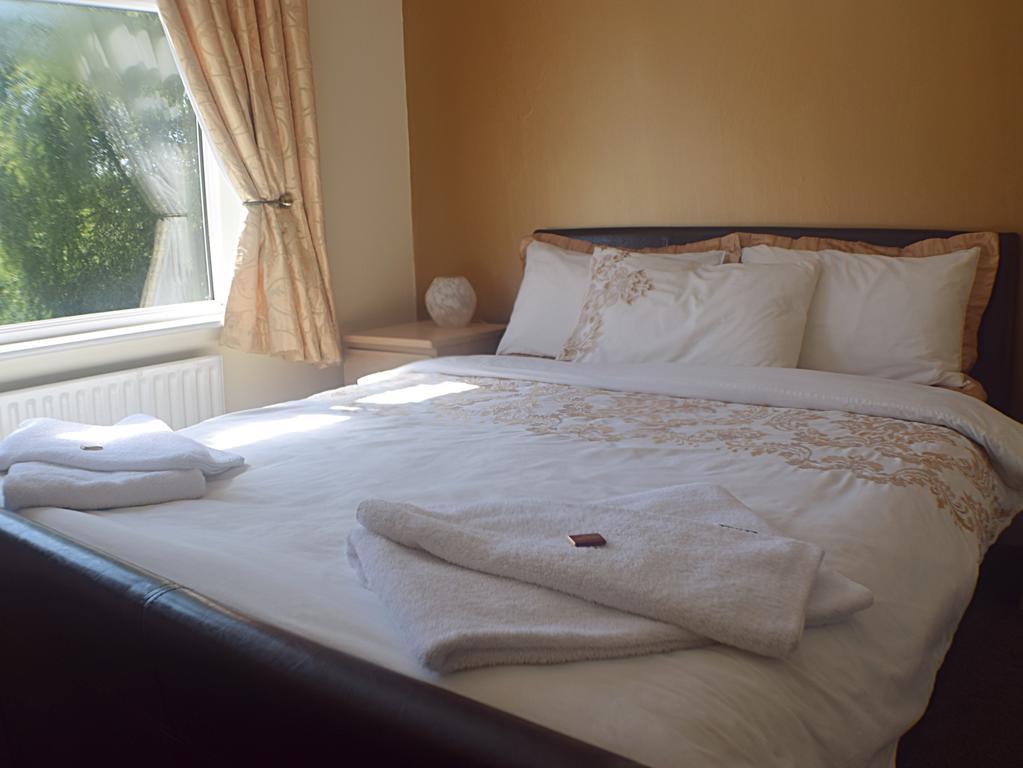 Broad Oaks B&B Solihull Bagian luar foto