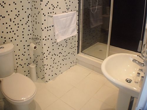 Broad Oaks B&B Solihull Bagian luar foto